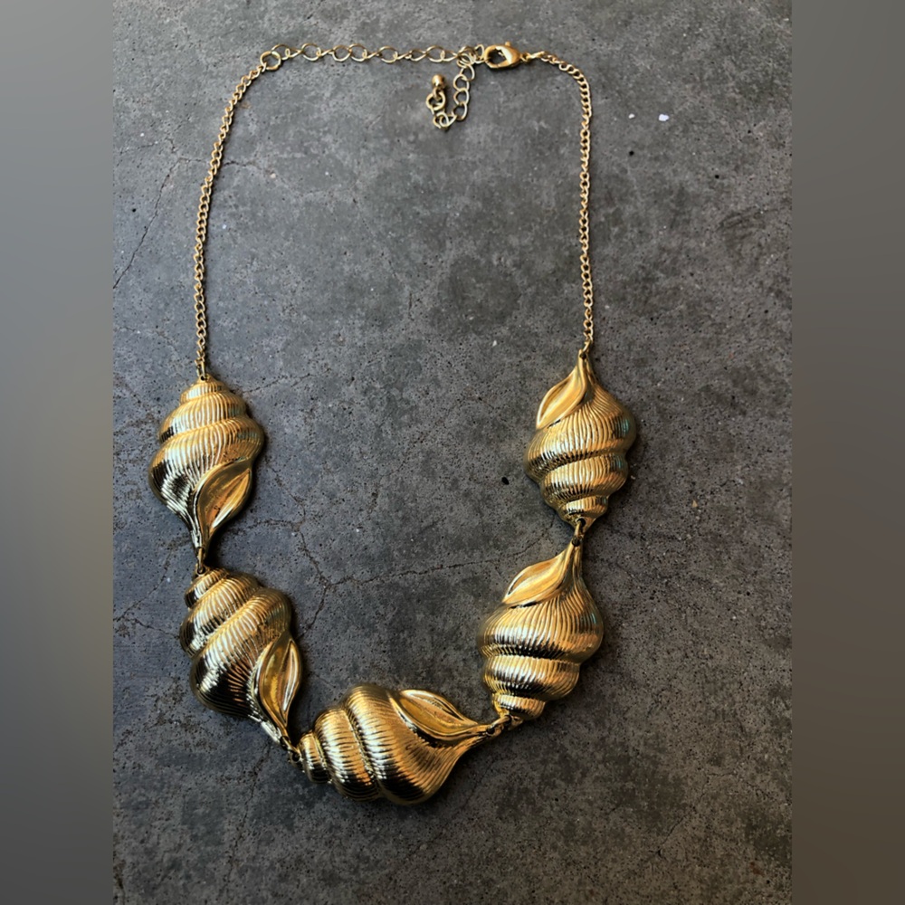 Elegant Gold Shell Necklace